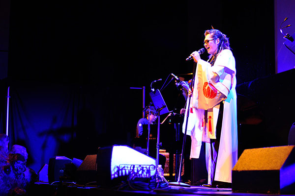 Ishii sang a number of songs including Tegami Letter and Koto.